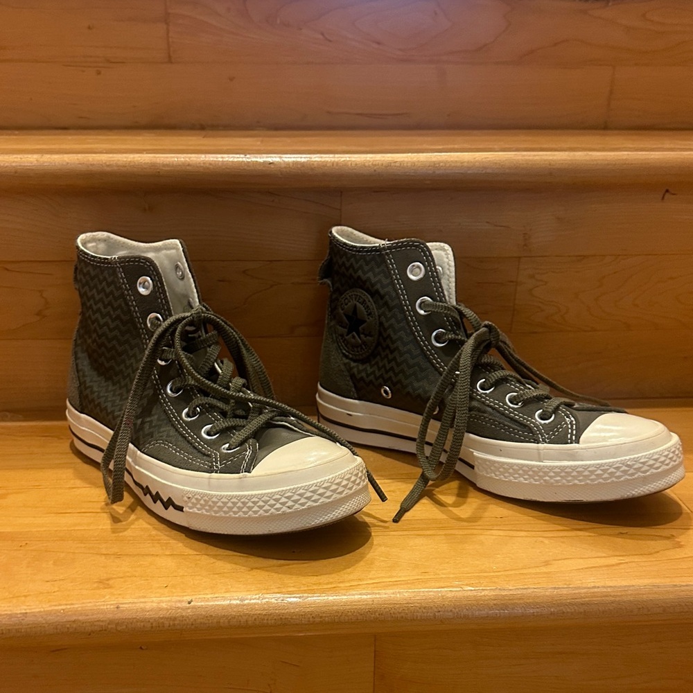 Unisex All Star Converse High-Tops in Green & Black Chevron Pattern. Size 4.5 W